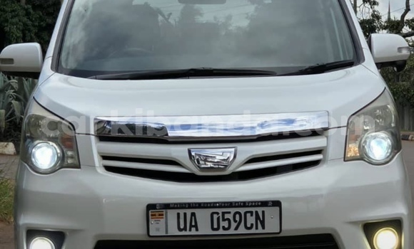 Nunua Mpya Toyota Noah Nyeupe Gari ndani ya Kampala nchini Uganda Nunua Mpya Toyota Noah Nyeupe Gari ndani ya Kampala nchini Uganda