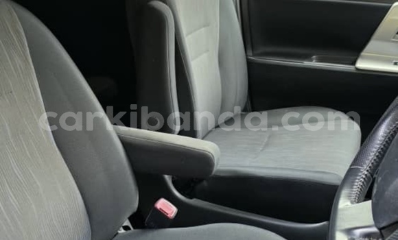 Nunua Mpya Toyota Noah Nyeupe Gari ndani ya Kampala nchini Uganda Nunua Mpya Toyota Noah Nyeupe Gari ndani ya Kampala nchini Uganda