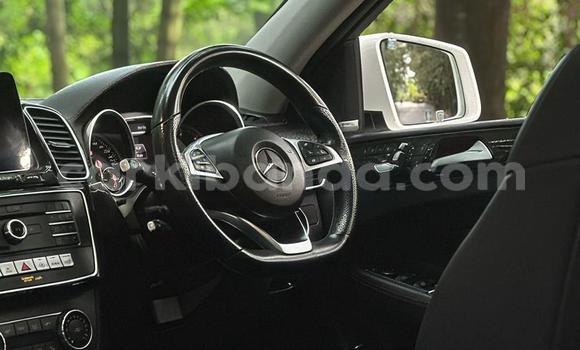Nunua Mpya Mercedes‒Benz GLE Coupe Nyeupe Gari ndani ya Kampala nchini Uganda Nunua Mpya Mercedes‒Benz GLE Coupe Nyeupe Gari ndani ya Kampala nchini Uganda