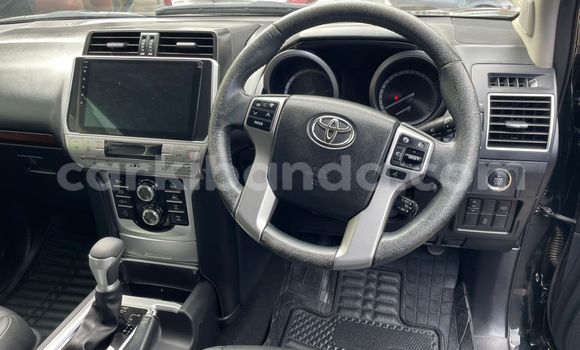 Nunua Mpya Toyota Land Cruiser Prado Nyeusi Gari ndani ya Kampala nchini Uganda Nunua Mpya Toyota Land Cruiser Prado Nyeusi Gari ndani ya Kampala nchini Uganda