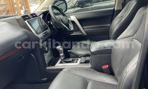 Nunua Mpya Toyota Land Cruiser Prado Nyeusi Gari ndani ya Kampala nchini Uganda Nunua Mpya Toyota Land Cruiser Prado Nyeusi Gari ndani ya Kampala nchini Uganda
