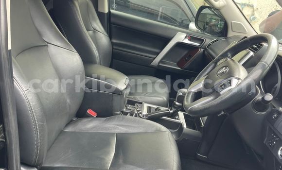 Nunua Mpya Toyota Land Cruiser Prado Nyeusi Gari ndani ya Kampala nchini Uganda Nunua Mpya Toyota Land Cruiser Prado Nyeusi Gari ndani ya Kampala nchini Uganda