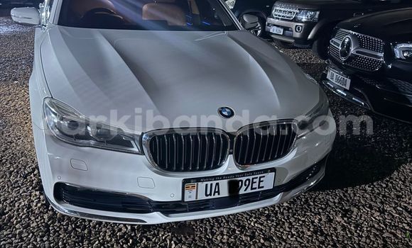 Nunua Mpya BMW 7-Series Nyeupe Gari ndani ya Kampala nchini Uganda Nunua Mpya BMW 7-Series Nyeupe Gari ndani ya Kampala nchini Uganda