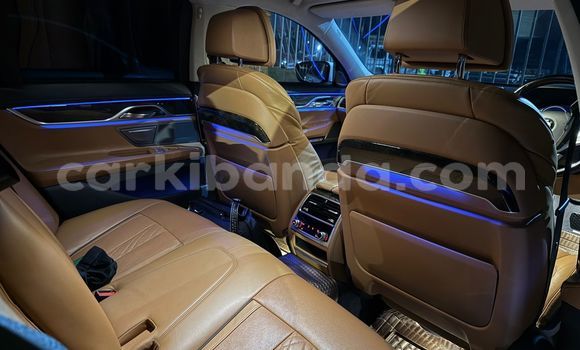 Nunua Mpya BMW 7-Series Nyeupe Gari ndani ya Kampala nchini Uganda Nunua Mpya BMW 7-Series Nyeupe Gari ndani ya Kampala nchini Uganda