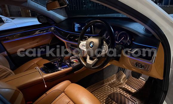 Nunua Mpya BMW 7-Series Nyeupe Gari ndani ya Kampala nchini Uganda Nunua Mpya BMW 7-Series Nyeupe Gari ndani ya Kampala nchini Uganda