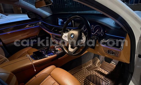 Nunua Mpya BMW 7-Series Nyeupe Gari ndani ya Kampala nchini Uganda Nunua Mpya BMW 7-Series Nyeupe Gari ndani ya Kampala nchini Uganda