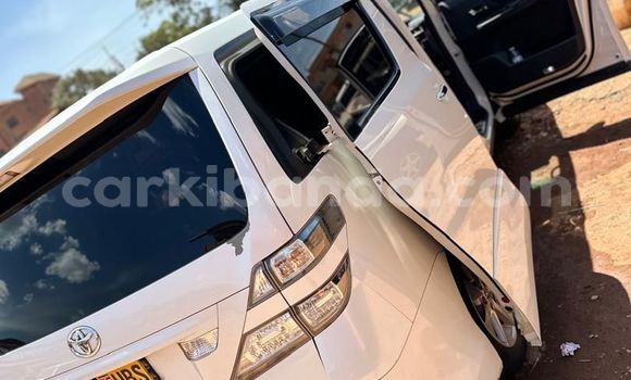 Nunua Ilio tumika Toyota Alphard Nyeupe Gari ndani ya Kampala nchini Uganda Nunua Ilio tumika Toyota Alphard Nyeupe Gari ndani ya Kampala nchini Uganda