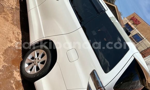 Nunua Ilio tumika Toyota Alphard Nyeupe Gari ndani ya Kampala nchini Uganda Nunua Ilio tumika Toyota Alphard Nyeupe Gari ndani ya Kampala nchini Uganda