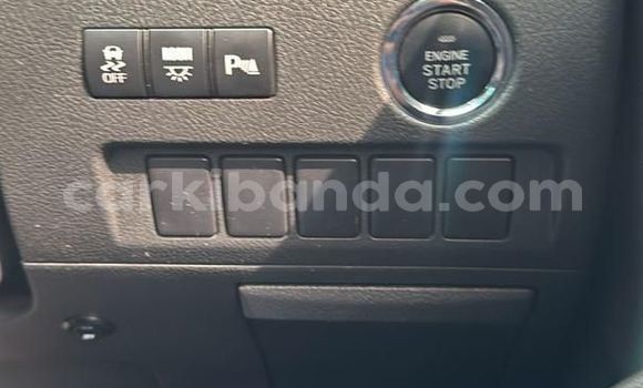 Nunua Ilio tumika Toyota Alphard Nyeupe Gari ndani ya Kampala nchini Uganda Nunua Ilio tumika Toyota Alphard Nyeupe Gari ndani ya Kampala nchini Uganda