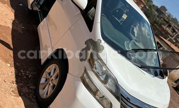 Nunua Ilio tumika Toyota Alphard Nyeupe Gari ndani ya Kampala nchini Uganda Nunua Ilio tumika Toyota Alphard Nyeupe Gari ndani ya Kampala nchini Uganda