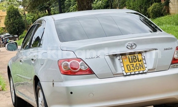 Nunua Ilio tumika Toyota Mark X Fedha Gari ndani ya Kampala nchini Uganda Nunua Ilio tumika Toyota Mark X Fedha Gari ndani ya Kampala nchini Uganda