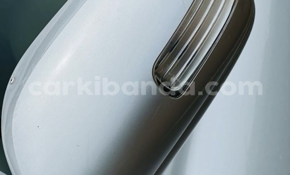 Nunua Ilio tumika Toyota Mark X Fedha Gari ndani ya Kampala nchini Uganda Nunua Ilio tumika Toyota Mark X Fedha Gari ndani ya Kampala nchini Uganda