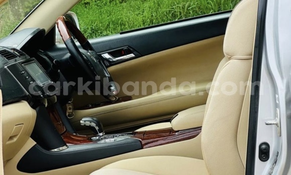 Nunua Ilio tumika Toyota Mark X Fedha Gari ndani ya Kampala nchini Uganda Nunua Ilio tumika Toyota Mark X Fedha Gari ndani ya Kampala nchini Uganda