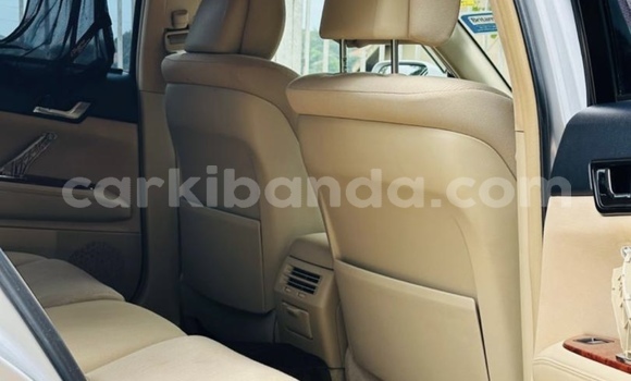 Nunua Ilio tumika Toyota Mark X Fedha Gari ndani ya Kampala nchini Uganda Nunua Ilio tumika Toyota Mark X Fedha Gari ndani ya Kampala nchini Uganda
