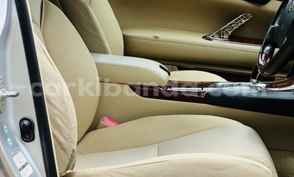 Nunua Ilio tumika Toyota Mark X Fedha Gari ndani ya Kampala nchini Uganda Nunua Ilio tumika Toyota Mark X Fedha Gari ndani ya Kampala nchini Uganda