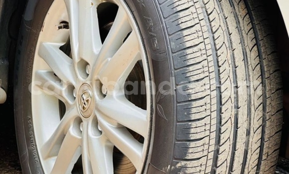 Nunua Ilio tumika Toyota Mark X Fedha Gari ndani ya Kampala nchini Uganda Nunua Ilio tumika Toyota Mark X Fedha Gari ndani ya Kampala nchini Uganda
