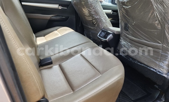 Nunua Mpya Toyota Hiluxe Revo Fedha Gari ndani ya Kampala nchini Uganda Nunua Mpya Toyota Hiluxe Revo Fedha Gari ndani ya Kampala nchini Uganda