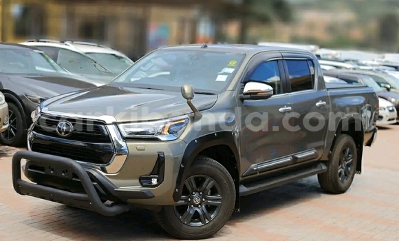 Buy Used Toyota Hiluxe Revo Green Car in Kampala in Uganda