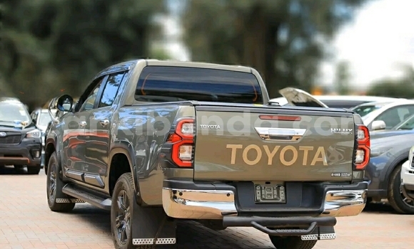 Nunua Ilio tumika Toyota Hiluxe Revo Kijani Gari ndani ya Kampala nchini Uganda Nunua Ilio tumika Toyota Hiluxe Revo Kijani Gari ndani ya Kampala nchini Uganda