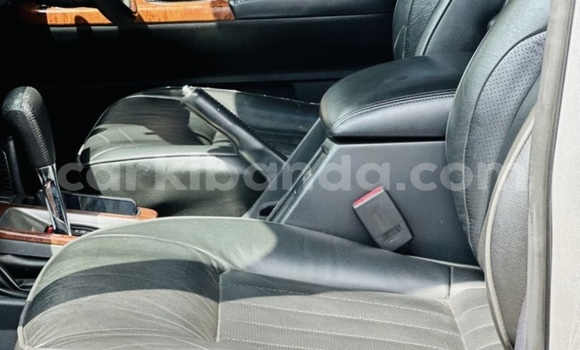 Nunua Mpya Nissan Patrol Fedha Gari ndani ya Kampala nchini Uganda Nunua Mpya Nissan Patrol Fedha Gari ndani ya Kampala nchini Uganda