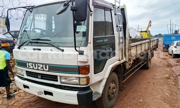 Buy Import Isuzu FTR 850 White Truck in Kampala in Uganda Buy Import Isuzu FTR 850 White Truck in Kampala in Uganda