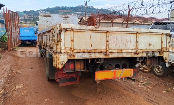 Nunua Imported Isuzu FTR 850 Nyeupe Lori ndani ya Kampala nchini Uganda Nunua Imported Isuzu FTR 850 Nyeupe Lori ndani ya Kampala nchini Uganda