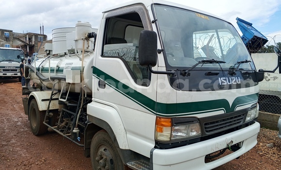Buy Import Isuzu Bighorn White Truck in Kampala in Uganda Buy Import Isuzu Bighorn White Truck in Kampala in Uganda