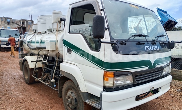 Buy Import Isuzu Bighorn White Truck in Kampala in Uganda Buy Import Isuzu Bighorn White Truck in Kampala in Uganda