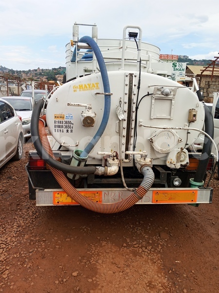 Big with watermark isuzu bighorn uganda kampala 25597