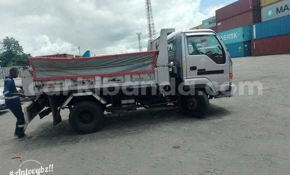 Nunua Imported Isuzu FTR 850 Nyeupe Lori ndani ya Kampala nchini Uganda Nunua Imported Isuzu FTR 850 Nyeupe Lori ndani ya Kampala nchini Uganda