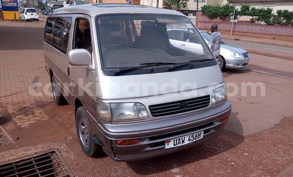 Acheter Occasion Voiture Toyota Hiace Gris à Kampala, Ouganda Acheter Occasion Voiture Toyota Hiace Gris à Kampala, Ouganda