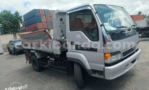 Nunua Imported Isuzu FTR 850 Nyeupe Lori ndani ya Kampala nchini Uganda Nunua Imported Isuzu FTR 850 Nyeupe Lori ndani ya Kampala nchini Uganda