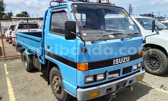 Buy Import Isuzu FTR 850 Blue Truck in Kampala in Uganda Buy Import Isuzu FTR 850 Blue Truck in Kampala in Uganda