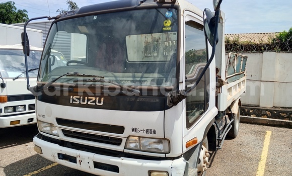 Buy Import Isuzu Bighorn White Truck in Kampala in Uganda Buy Import Isuzu Bighorn White Truck in Kampala in Uganda
