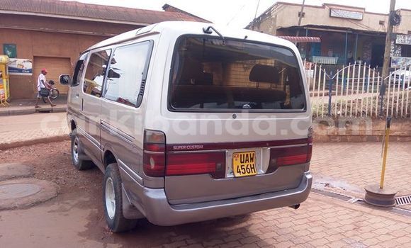 Acheter Occasion Voiture Toyota Hiace Gris à Kampala, Ouganda Acheter Occasion Voiture Toyota Hiace Gris à Kampala, Ouganda