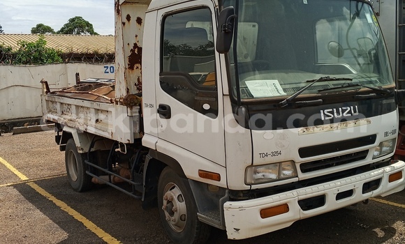 Buy Import Isuzu Bighorn White Truck in Kampala in Uganda Buy Import Isuzu Bighorn White Truck in Kampala in Uganda