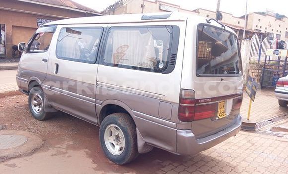 Acheter Occasion Voiture Toyota Hiace Gris à Kampala, Ouganda Acheter Occasion Voiture Toyota Hiace Gris à Kampala, Ouganda