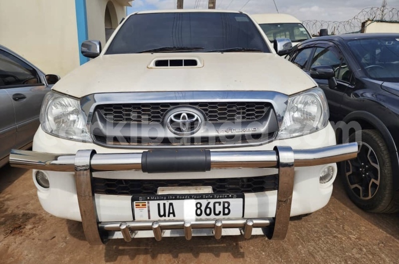 Big with watermark toyota hiluxe vigo uganda kampala 25606