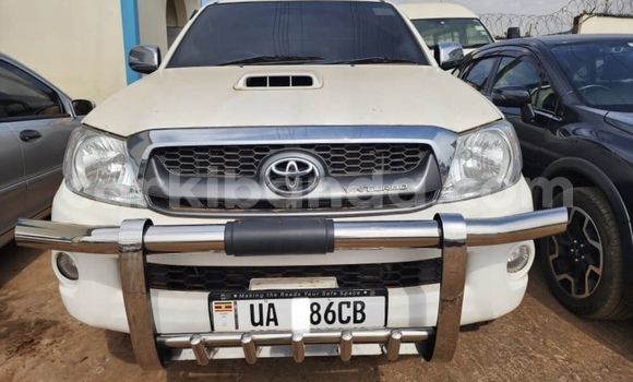 Buy New Toyota Hiluxe VIGO White Car in Kampala in Uganda Buy New Toyota Hiluxe VIGO White Car in Kampala in Uganda