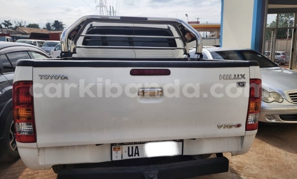 Nunua Mpya Toyota Hiluxe VIGO Nyeupe Gari ndani ya Kampala nchini Uganda Nunua Mpya Toyota Hiluxe VIGO Nyeupe Gari ndani ya Kampala nchini Uganda