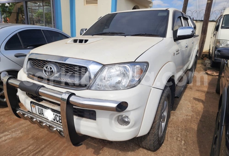 Big with watermark toyota hiluxe vigo uganda kampala 25606