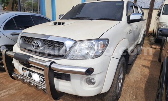 Nunua Mpya Toyota Hiluxe VIGO Nyeupe Gari ndani ya Kampala nchini Uganda Nunua Mpya Toyota Hiluxe VIGO Nyeupe Gari ndani ya Kampala nchini Uganda