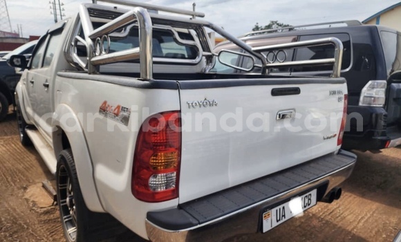 Nunua Mpya Toyota Hiluxe VIGO Nyeupe Gari ndani ya Kampala nchini Uganda Nunua Mpya Toyota Hiluxe VIGO Nyeupe Gari ndani ya Kampala nchini Uganda