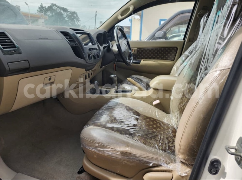 Big with watermark toyota hiluxe vigo uganda kampala 25606