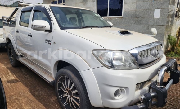 Nunua Mpya Toyota Hiluxe VIGO Nyeupe Gari ndani ya Kampala nchini Uganda Nunua Mpya Toyota Hiluxe VIGO Nyeupe Gari ndani ya Kampala nchini Uganda