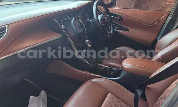 Acheter Neuf Voiture Toyota Harrier Blanc à Kampala, Ouganda Acheter Neuf Voiture Toyota Harrier Blanc à Kampala, Ouganda
