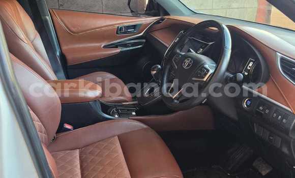 Acheter Neuf Voiture Toyota Harrier Blanc à Kampala, Ouganda Acheter Neuf Voiture Toyota Harrier Blanc à Kampala, Ouganda