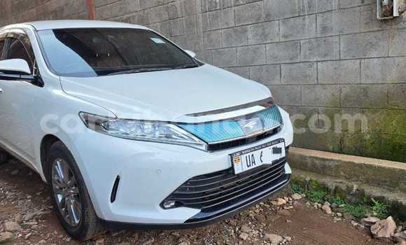 Acheter Neuf Voiture Toyota Harrier Blanc à Kampala, Ouganda Acheter Neuf Voiture Toyota Harrier Blanc à Kampala, Ouganda