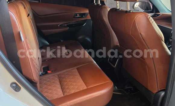 Acheter Neuf Voiture Toyota Harrier Blanc à Kampala, Ouganda Acheter Neuf Voiture Toyota Harrier Blanc à Kampala, Ouganda