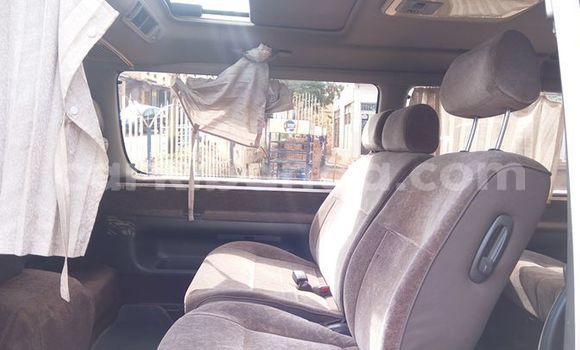 Acheter Occasion Voiture Toyota Hiace Gris à Kampala, Ouganda Acheter Occasion Voiture Toyota Hiace Gris à Kampala, Ouganda